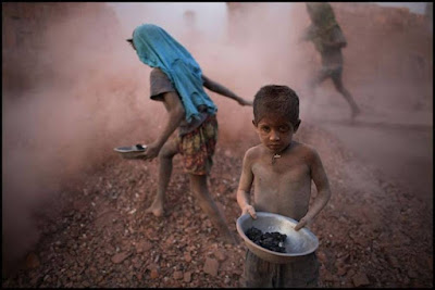  who are forced to operate because of poverty Child Labour inwards Bharat Pictures -  Photos of Child Labour inwards India