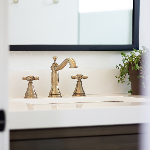 Delta faucet in Champagne Bronze at Joie Inn.