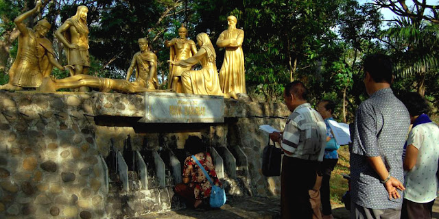  Puhsarang atau Pohsarang merupakan gereja katolik yang lokasinya berada di kaki Gunung Wi Objek Wisata Gereja Puhsarang Kediri