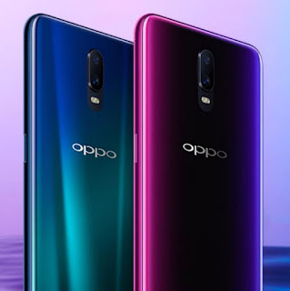 Source: OPPO. The OPPO R17 in Ambient Blue (left) and   Neon Purple (right).