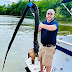 Pescador encontra em lago cobra que morreu engasgada com peixe