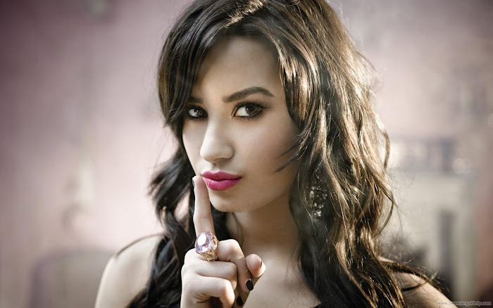 Demi Lovato HD Wallpaper -05