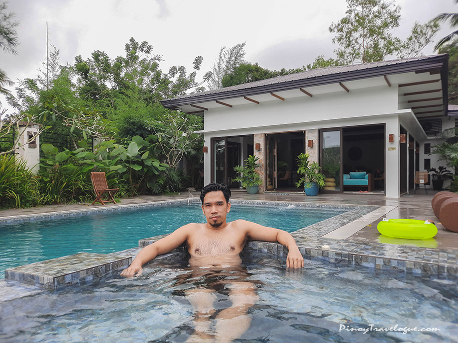 The author chillin' on the jacuzzi