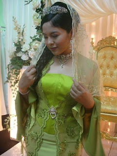 Download Foto Artis on Model Baju Kebaya Terbaru 2011 Contoh Desain Pakaian Fashion Modern