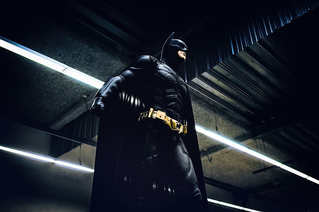 لطالما كانت أفعال باتمان تجعل منه بطلاً خارقاً - تصميم ريم أبو فخر