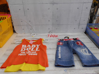 中古品　ベビードール　ランニングシャツ　１００㎝　２９０円　デニム　ズボン　１００㎝　１００円