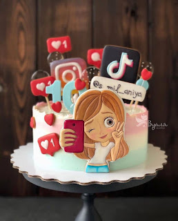 Social media cake design