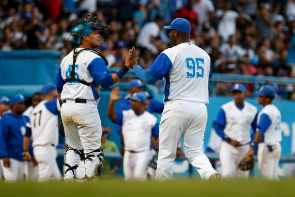 8 peloteros cubanos firmarán este viernes sus contratos para desempeñarse como profesionales en ligas italianas de béisbol.