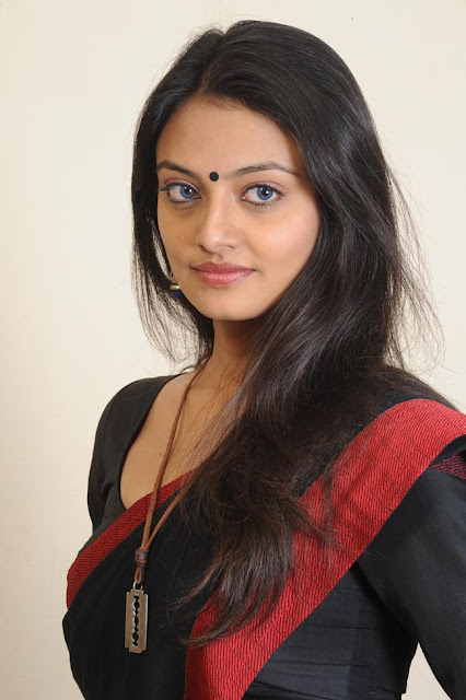 actress hot stills in saree