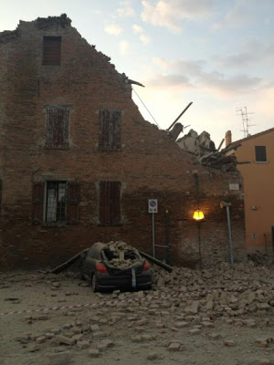 derrumbe por terremoto en italia 20 mayo