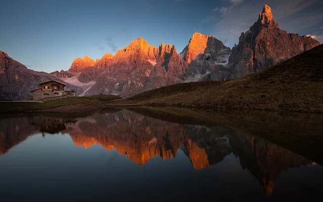 Lago entre Montanhas