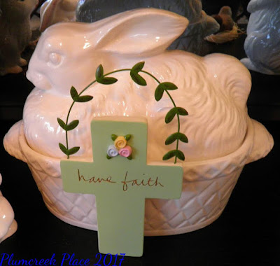 burlap chargers, burlap table covering, daffodils, Domestications Bunny Plates, Easter decor, Easter tablescape, Here comes Peter Cottontail, Paper Mache Bunnies, Peter Cottontail, violas