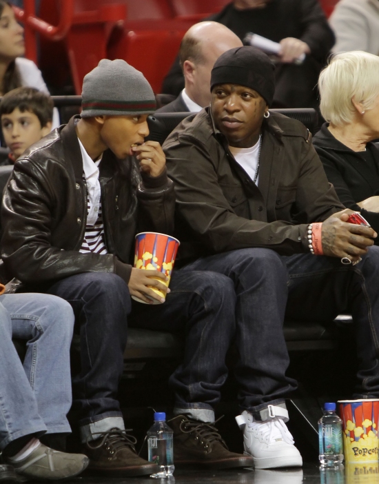 Fotos: Birdman e Birdman Jr. assistindo o jogo com Lil Wayne