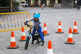 circuito infantil de ciclismo sobre seguridad vial organizado en Herriko Plaza