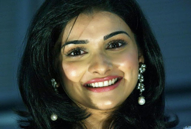 Prachi Desai HD Wallpapers