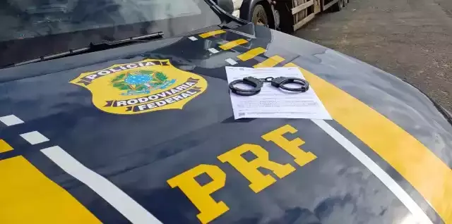 PRF prende foragido da Justiça durante fiscalização na Régis Bittencourt