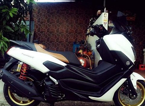 Foto Modifikasi Yamaha NMAX Keren Non ABS Warna Putih 