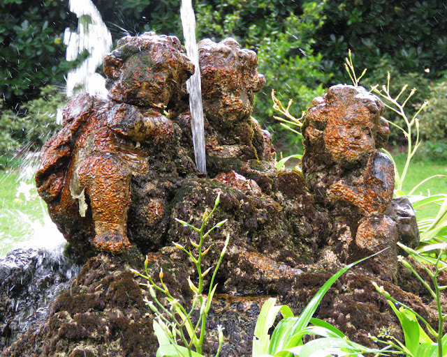 Fountain in the garden, Istituto Svizzero, Villa Maraini, Via Ludovisi, Roma