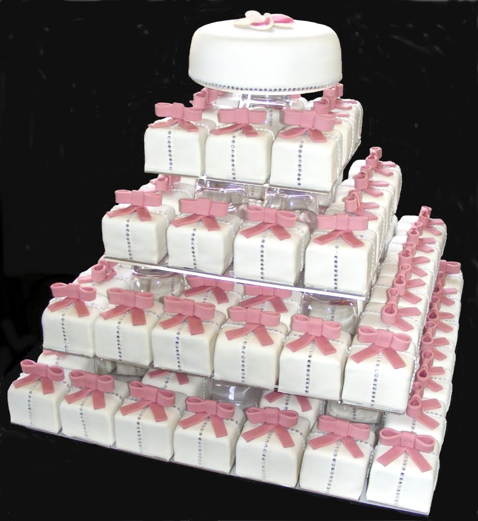 Beautifull Wedding  Cakes  With Ribbon  Decorate Food and Drink