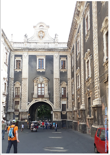 Porta Uzeda; Sicília; Barroco siciliano; villa; palazzo; piazza; chiesa; Sant'Agata;