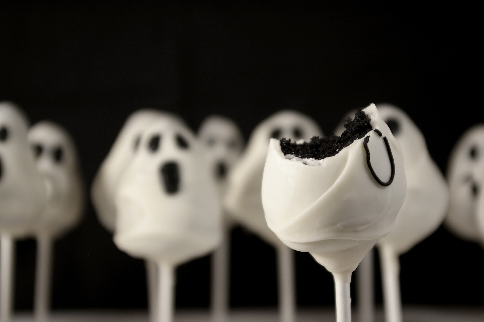halloween ghost cake pops Cake+Pops+-+Ghosts+-1.