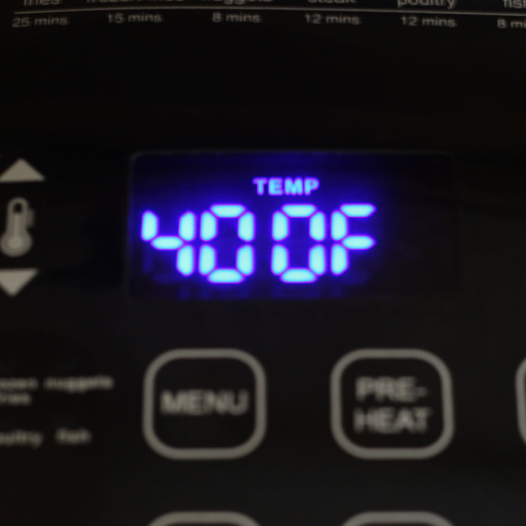 Photo of an air fryer set to 400 degrees F
