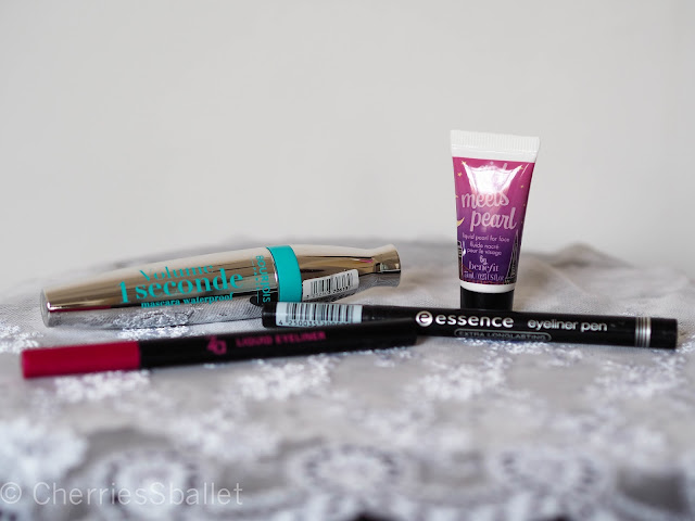 Bourjois Volume 1 Seconde Waterproof Mascara, Essence Cosmetics Extra Long Lasting Eyeliner Pen, ZA Liquid Eyeliner in Real Black, Benefit Girl Meets Pearl Highlighter