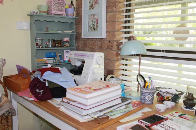 Cleaning my desk - the pleasure of an organised space