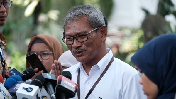 Gerak Cepat Tangkal Corona, Kemenkes: Masa Salaman Saat Idul Fitri Pakai Kaki?