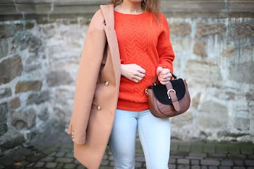 Pomarańczowy sweter | Stylizacja w nieco modowym charakterze - Czytaj więcej »