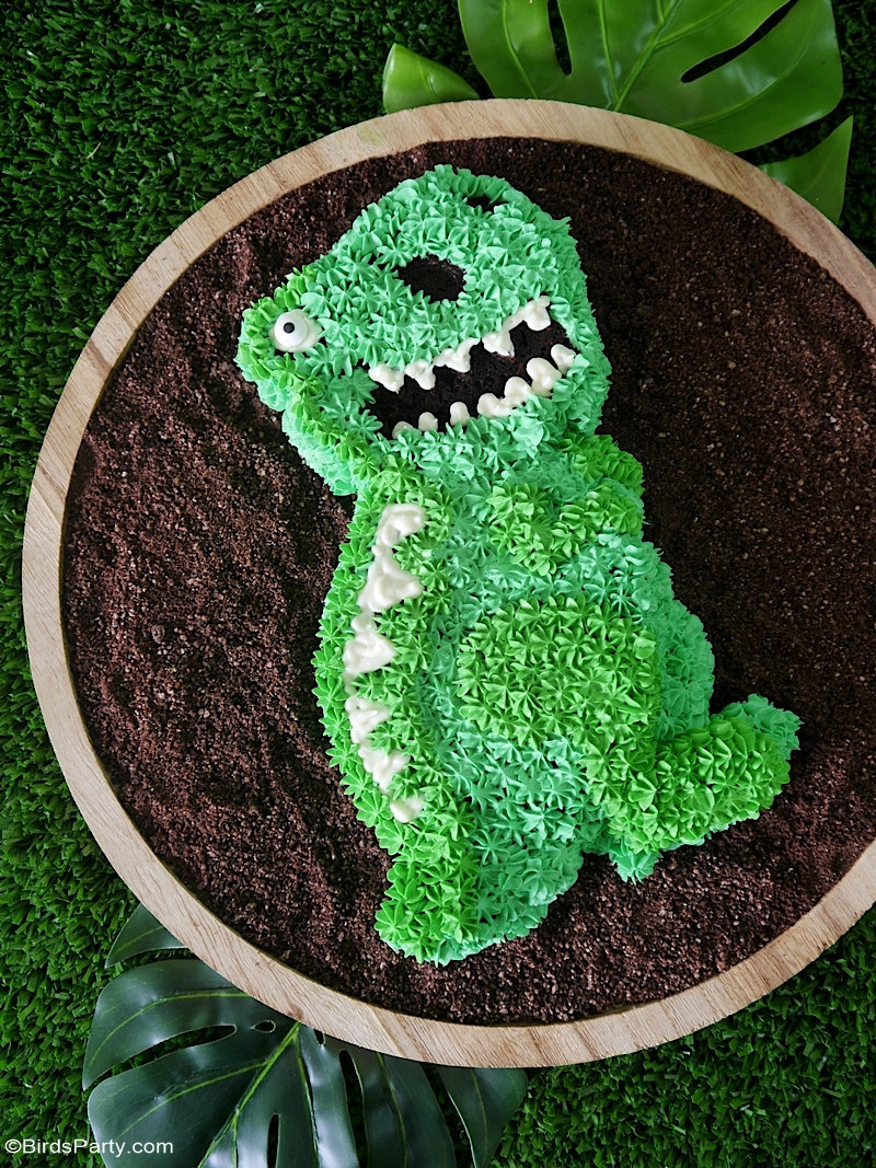 Easy Dinosaur Cake with Condensed Milk Frosting - easy to make and decorate for any child's birthday party, 1st birthday smash cake or school event! by BirdsParty.com #birdsparty #dinosaur #partyideas #cake #birthdaycake #dinosaurcake