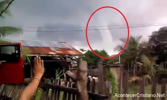 Tornado provoca severos daños en Puente Internacional de Nuevo Laredo