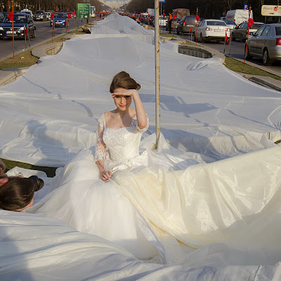 the world's longest wedding gown train