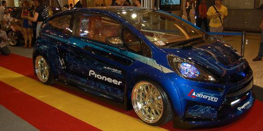  Modifikasi  mobil honda  jazz  rs sport keren ceper  terbaik 