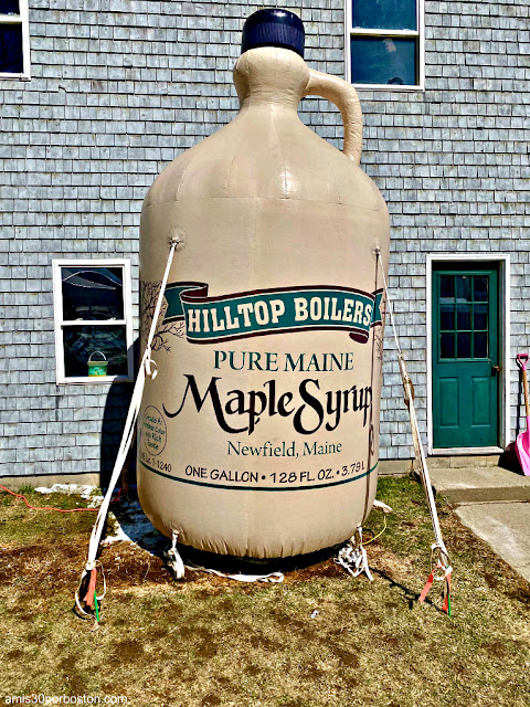 Botella Gigante de Sirope de la Granja Hilltop Boilers en Maine