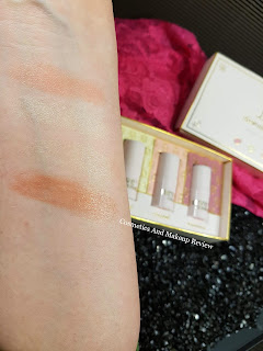 Neve Cosmetics – Lippini Decorative Lip Balm (kit Cofanetto Kisses Collection) swatches: dall'alto Roseosée, Sweetsoleil, Candysoft, Grapedivine