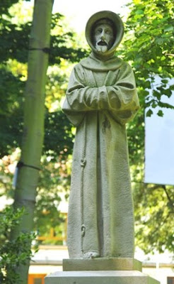 Oviedo, Monumento a San Francisco de Asís