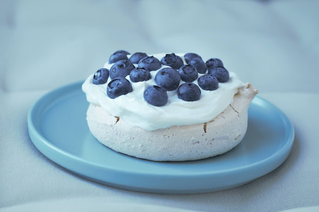 Blueberry mini-Pavlovas