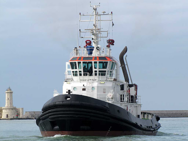 Rimorchiatore Tito Neri, IMO 9319167, porto di Livorno