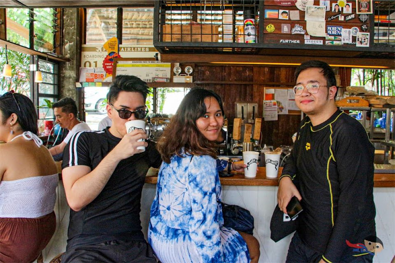 Coffee drinkers in Elyu (La Union) -- El Union Coffee