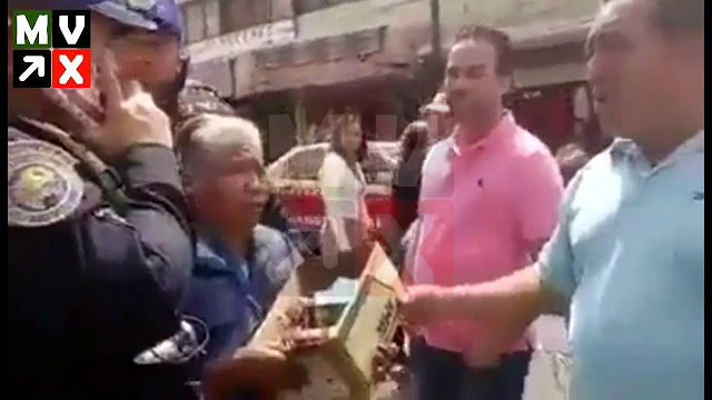  Policías detienen a una peligrosa mujer de la tercera edad por vender dulces para poder comer (Video)