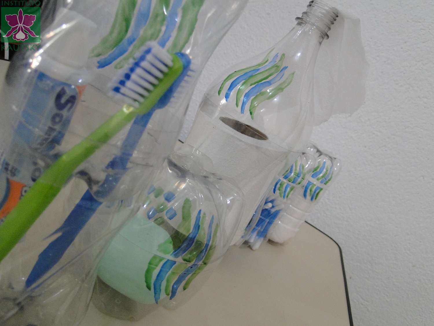DIY Porta escova de dentes feito com garrafa plastica YouTube