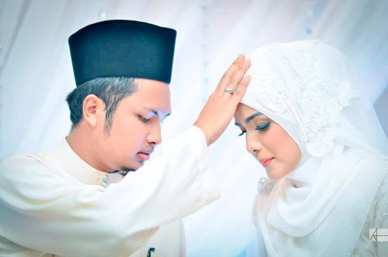 Panduan Blogger Blogspot Malaysia - Gambar Romantis Lynda Roslan dan Suami