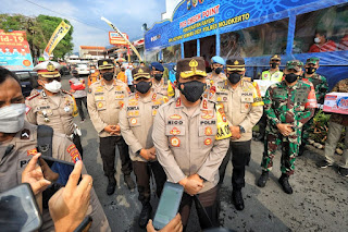 Antisipasi Penyebaran Covid-19 Pasca Lebaran, Kapolda Jatim Tinjau Pos Check Point