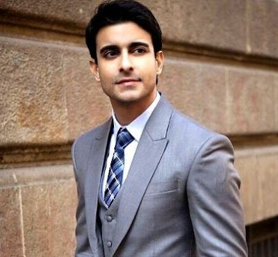 Gautam Rode Family Wife Son Daughter Father Mother Marriage Photos Biography Profile