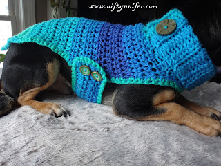 http://www.niftynnifer.com/2018/01/free-crochet-pattern-chihuahua-sweater.html