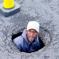 Sedalam 5 kaki, lubang jalan di Britain boleh muatkan lelaki dewasa