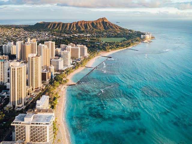 Beach of Hawaii and High-end Hotels
