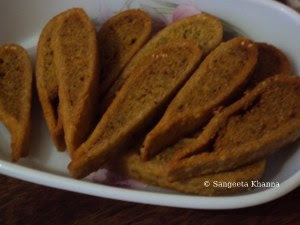 fara, goojha or peetha (steamed dumplings) 