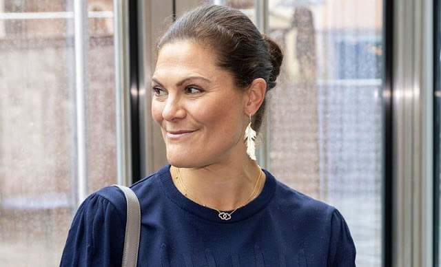 Crown Princess Victoria wore a new navy Billie top from By Malina, and navy Anissa skirt from By Malina. Brain Day 2022